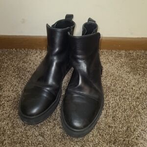 HOOD Portugal Leather Waterproof Ankle Boots – Women’s 9